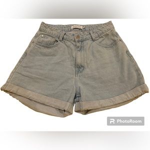 Women’s Petal & Pup Light Wash Hannah Denim High Rise Jean Shorts Size 8.